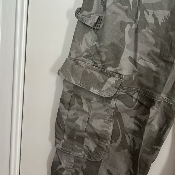 Abercrombie Camo Cargo Pants - Picture 2 of 4